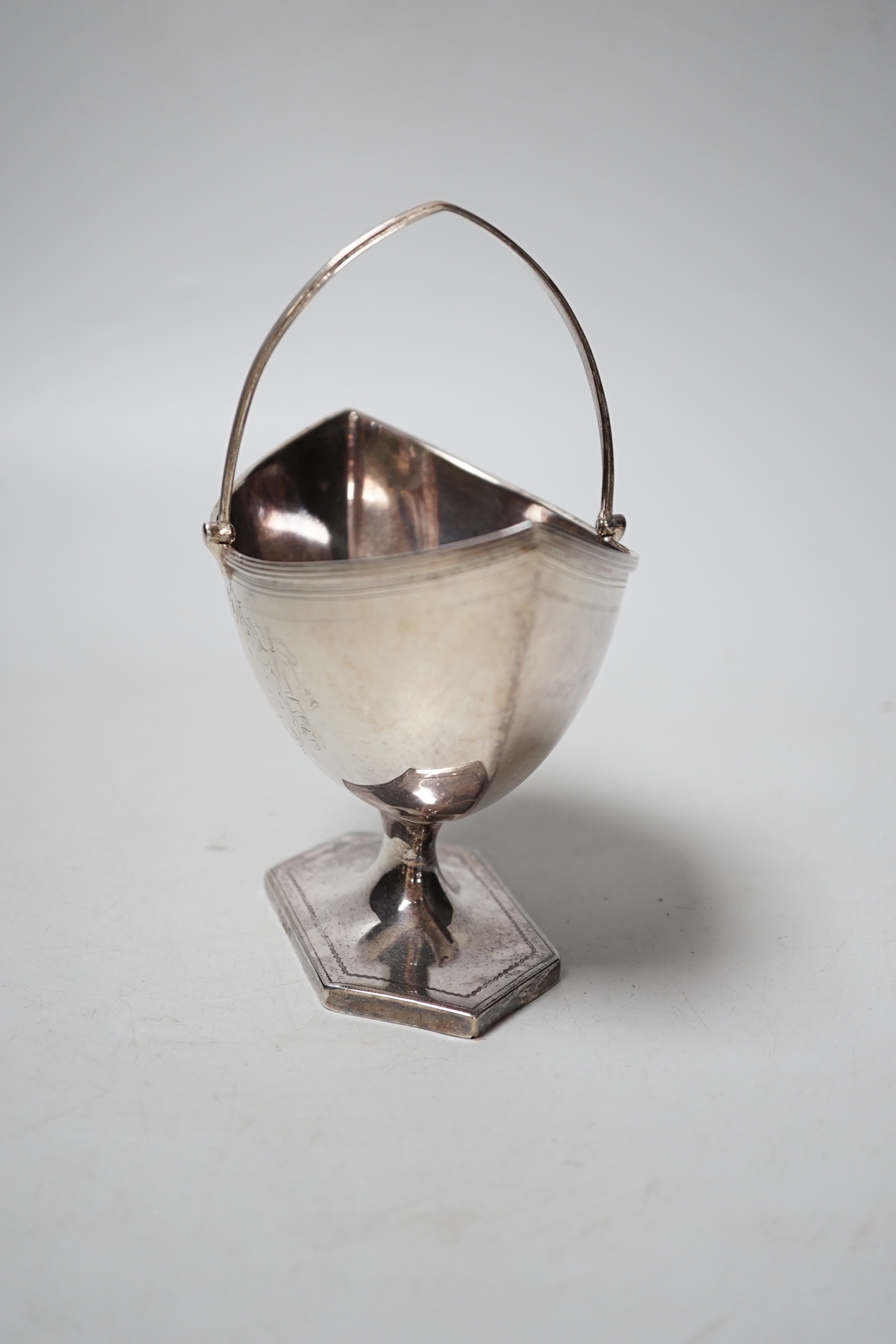 A George III silver boat shaped pedestal sugar basket, London, 1791, length 12.5cm, 5.3oz.